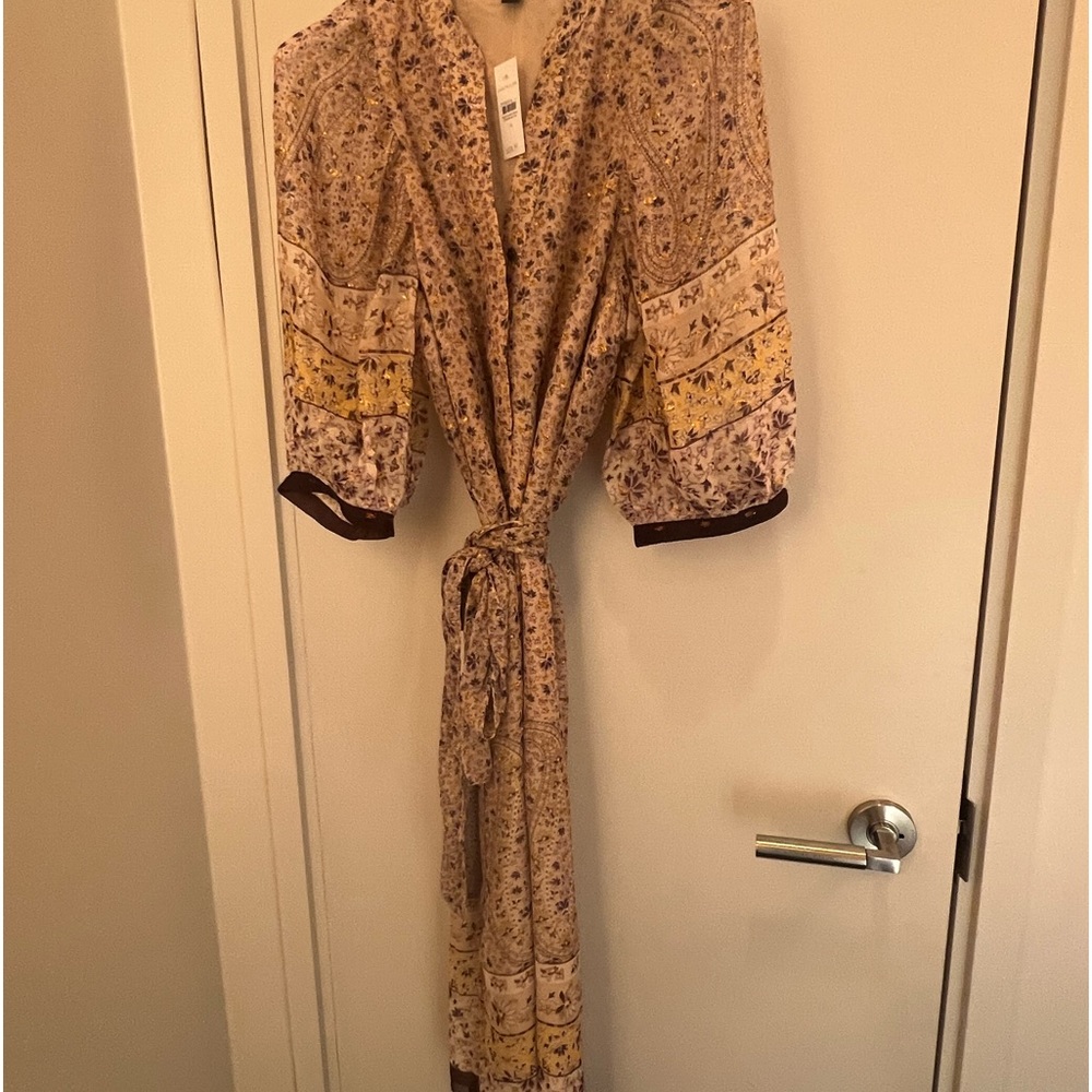 Lovely dress- 3/4 length balloon sleeves - gently used- worn one time